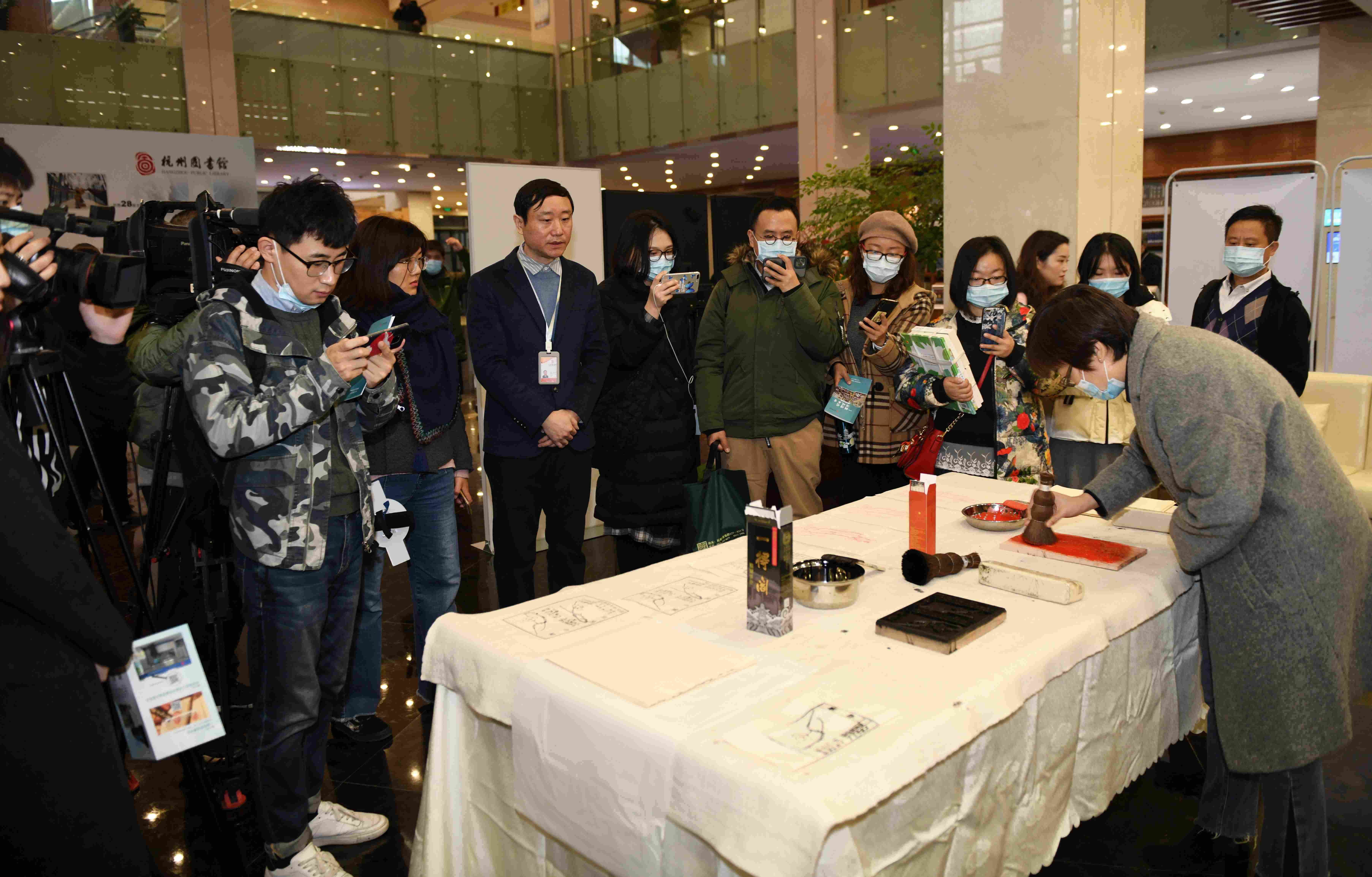 杭州市文化广电旅游局召开  “一键借阅，满城书