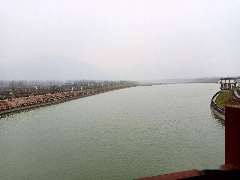 风雨中看鄠邑区的网红桥天桥湖风雨廊桥