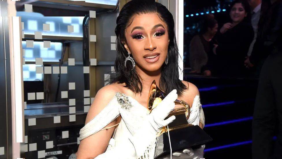 cardib想买天价钱包征求粉丝意见却被网友批评不知人间疾苦