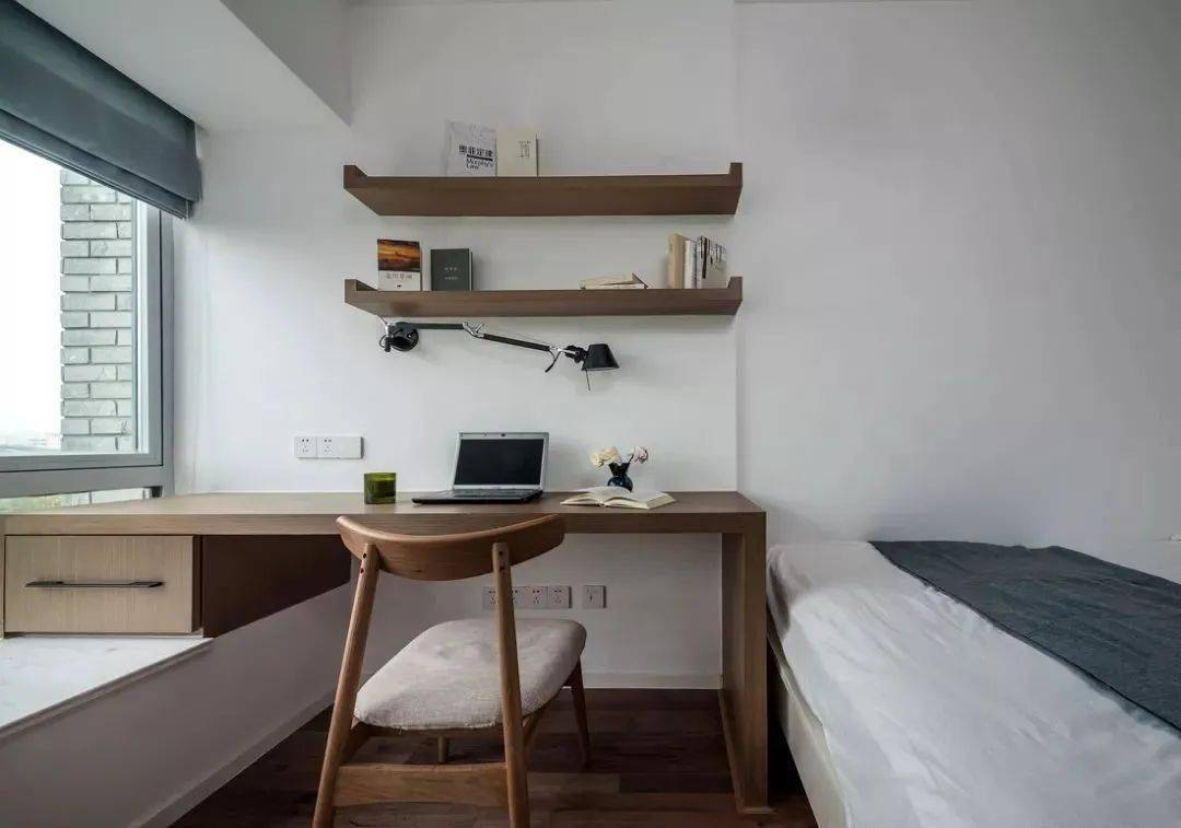 飘窗不砸怎么设计书桌 11edd01e504f4642a68469f749ddfefb.jpeg