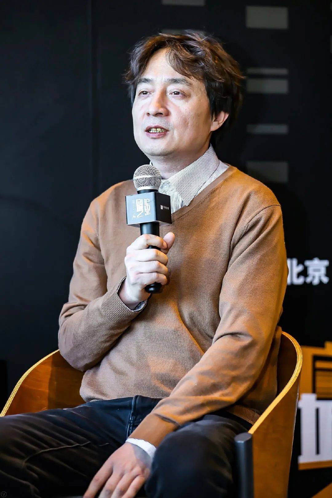单读|我们始终觉得一本书的基本要义在于文字