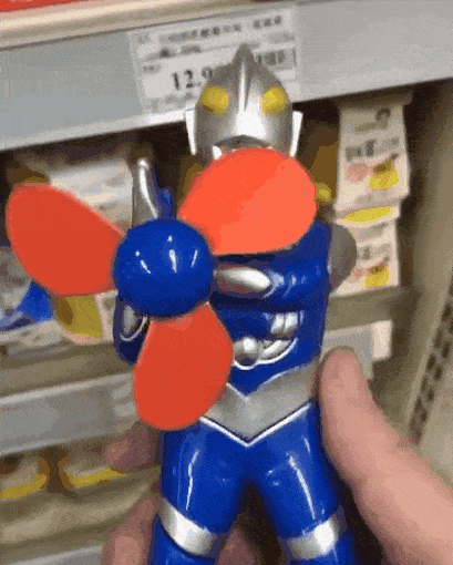 ▼谁能不心动呢回家后仍然能为你消暑纳凉在外辛苦打拼的奥特曼▼会跳