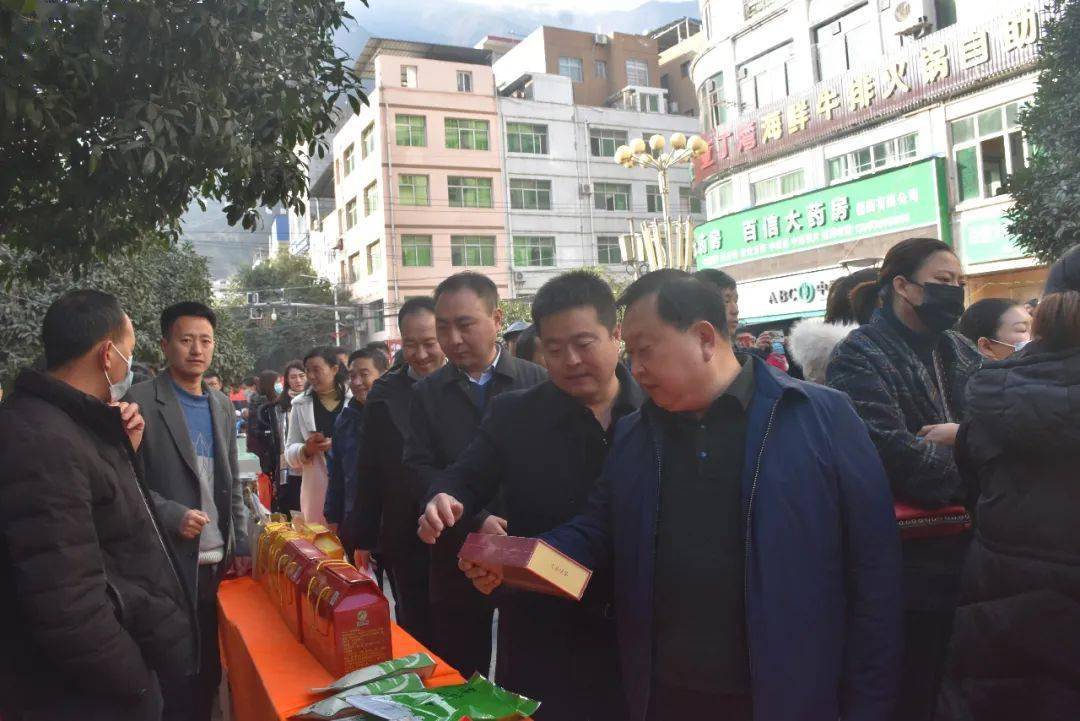 【头条】文县举行"嗨聚双十二共享文县味"年度大型电商扶贫农特产品展