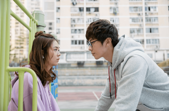 tvb新剧《香港爱情故事》内地评分一度登上9.0,完胜大制作台庆剧