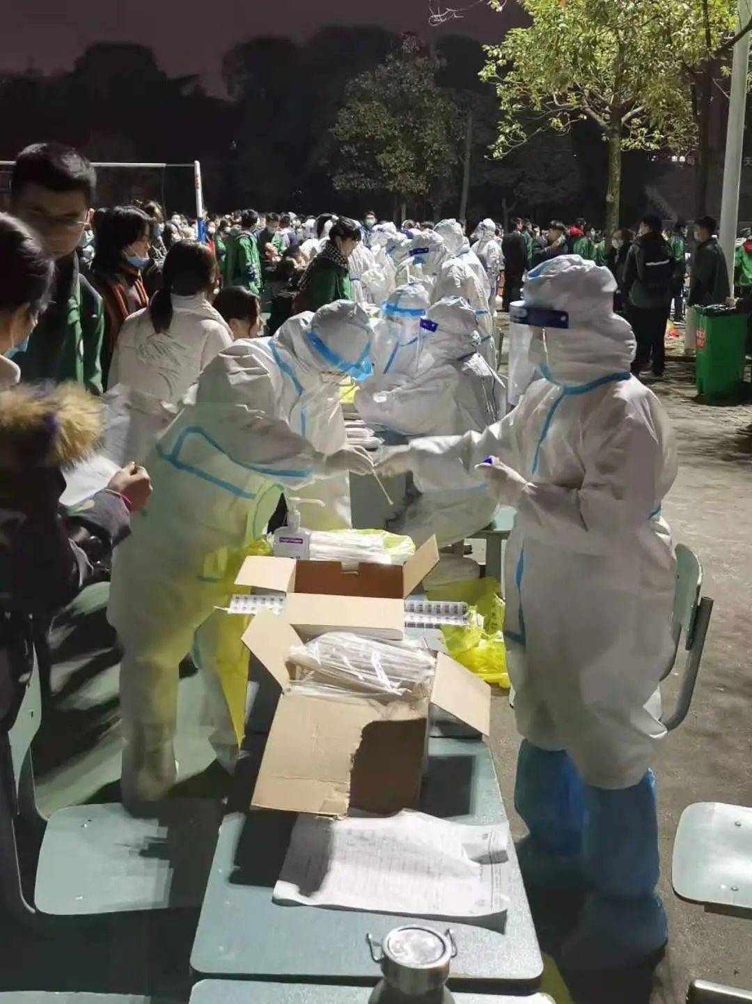 核酸检测现场