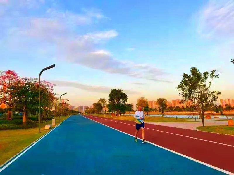 "彩虹跑道"完工!海边美景赏心悦目,本周日这场赛事在此开跑