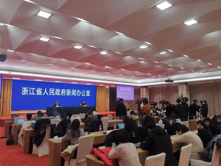 全面小康经济总量万亿美元_全面建成小康社会图片