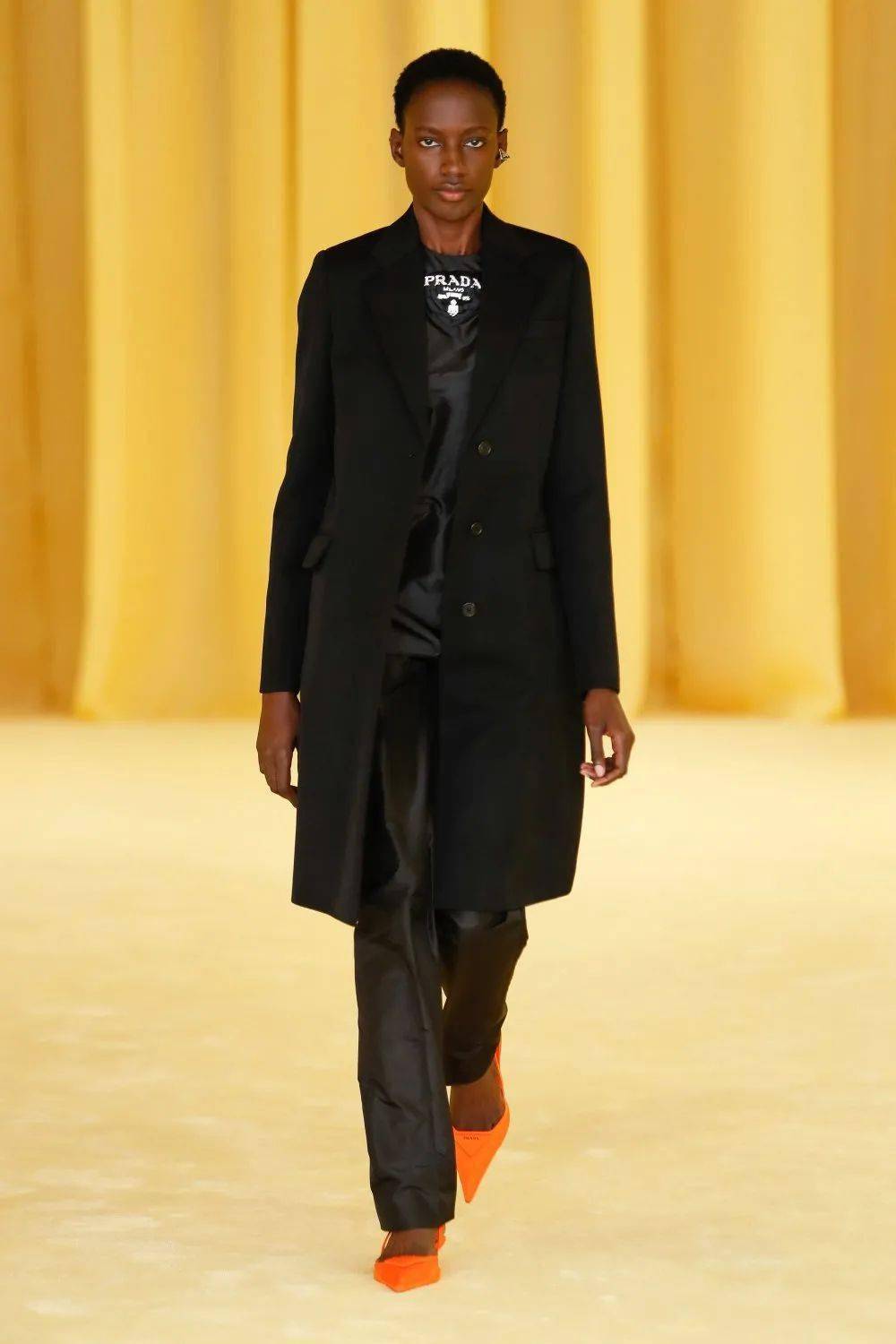 prada(普拉达)2021春夏女装时装秀!