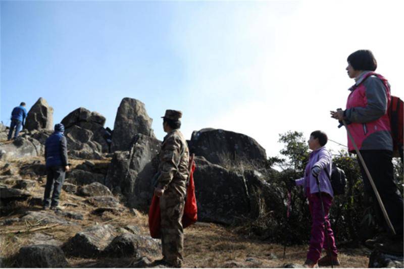 龙王山巡山人，每天“自虐线”八小时，只为保