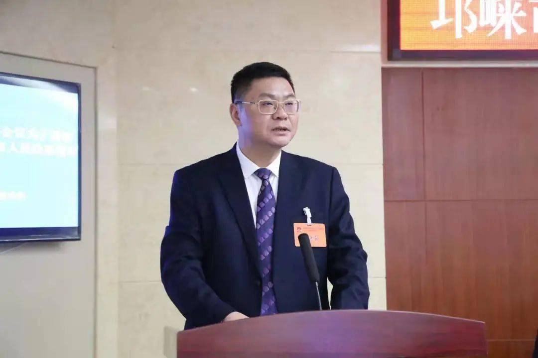 《邛崃市人大常委会关于接受王林辞去邛崃市人民政府市长职务的决定》