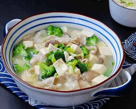 食尚| 菌菇豆腐肉片汤:口感清淡鲜美,老少皆宜