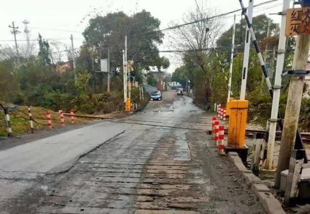 丰城这个铁路道口平台大修,请绕行!_上塘镇