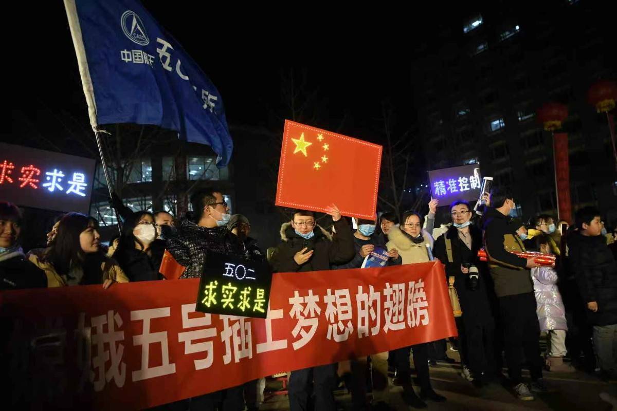 嫦娥|实拍嫦娥五号返回器回“娘家”，“娘家人”热烈欢迎变追星现场