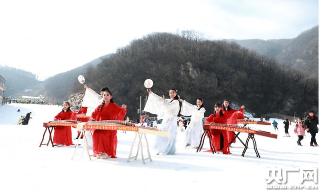 以雪为媒 河南鲁山天龙池高山滑雪带热当地冬季游