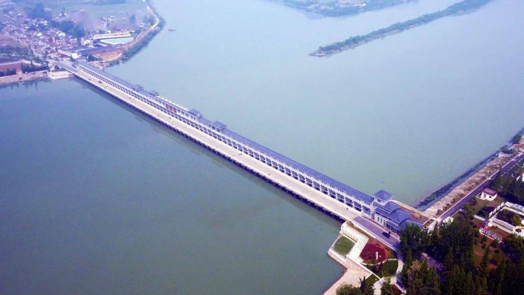 最终将长江水送到天津城区和山东半岛,从扬州江都水利枢纽到黄河南岸