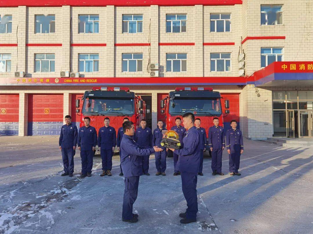 哈尔滨市消防救援支队举行2020年度冬季消防员退出欢送仪式