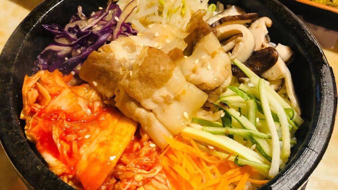 泡菜五花肉拌饭