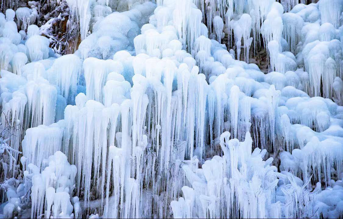 到此一游｜冬天去京郊看冰瀑，仿佛置身冰雪奇缘童话世界_泉峡