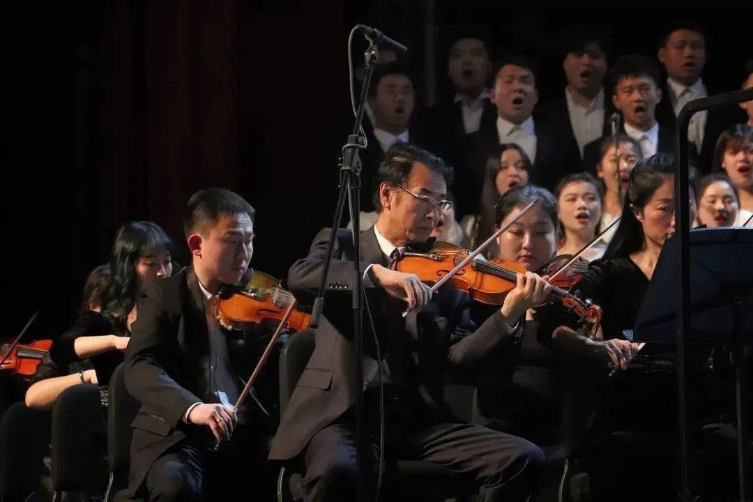 交响曲现场视频 f311990150a24f6c83e742d60ae32c82.jpeg