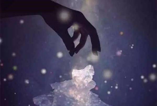 伤过,痛过,才知人心