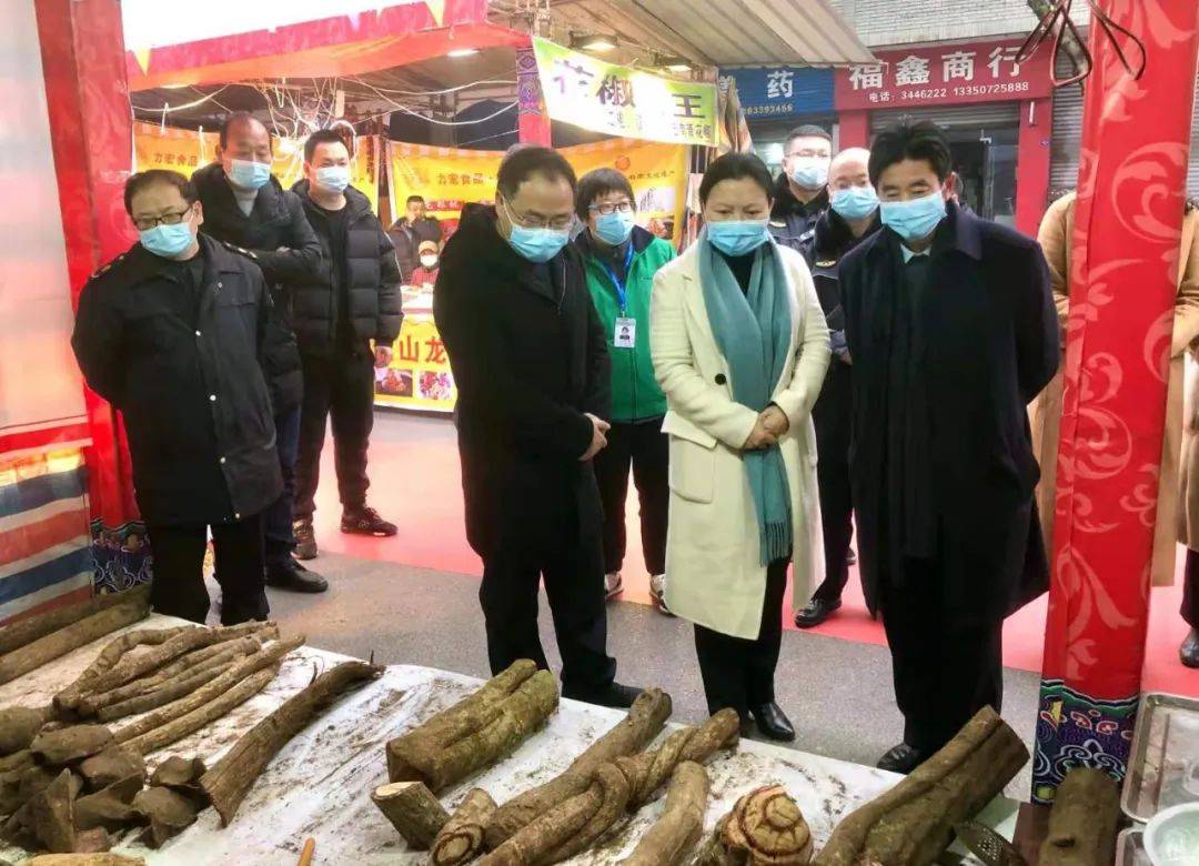 袁仕伦,汪秀丽调研督导"美食购物节"活动情况及疫情防控工作