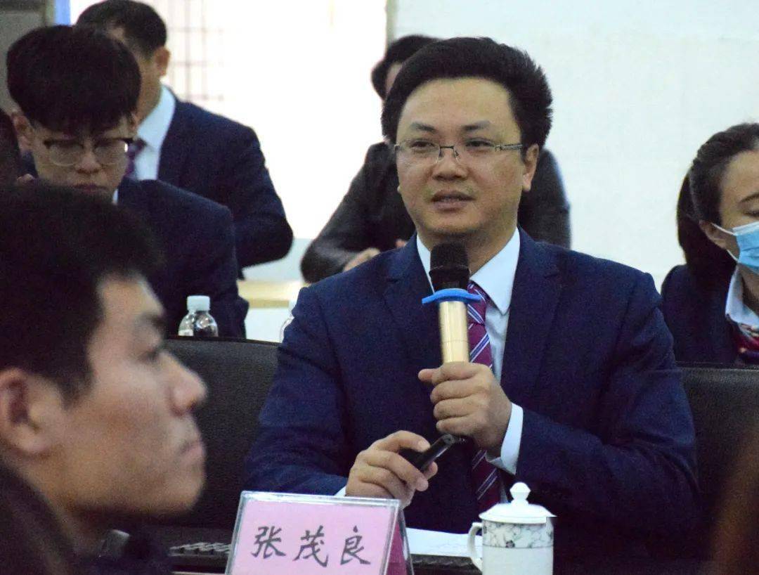张茂良书记发言长安厦岗小学的欧日扬校长表示开展本次交流活动获益