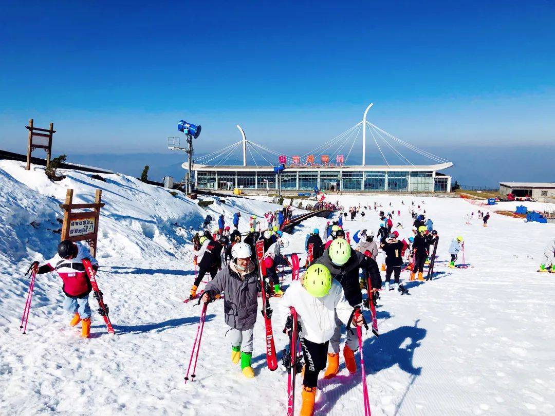 【盘州旅游】盘州市首个全国青少年校园冰雪运动特色学校训练基地在乌