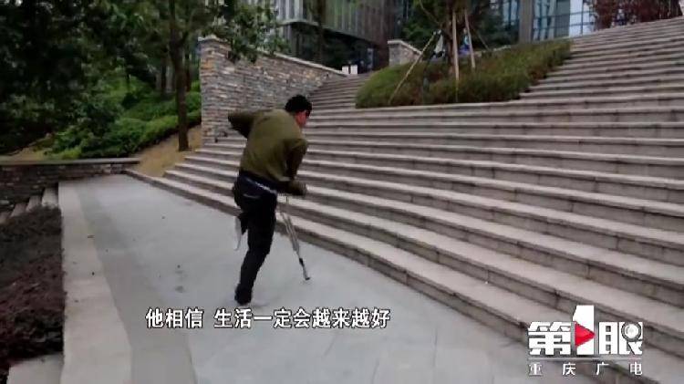 独腿外卖哥：接单量超越不少骑手 平均每天要走