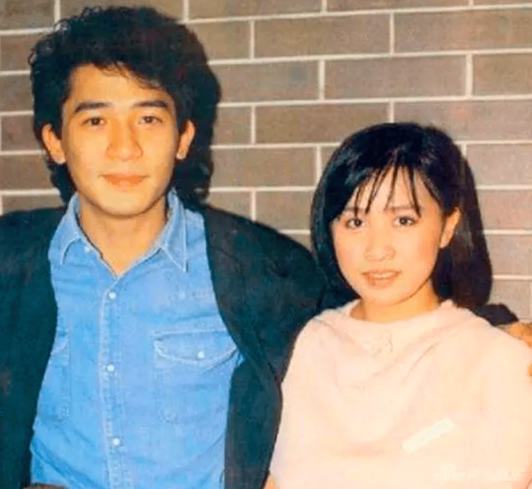 梁朝伟刘嘉玲同框颁奖视频 97cf6e838a3843bd87d1672f55b5e880.png