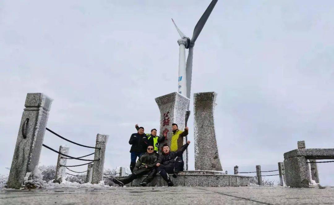 向往风和自由冬日激情打卡雪峰山苏宝顶