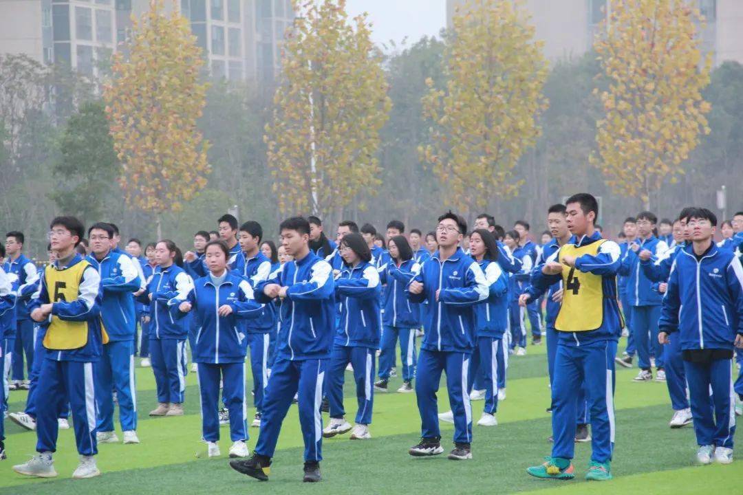 湖南师大附中博才实验中学(湘江校区)大课间本着"健康成长,和谐发展