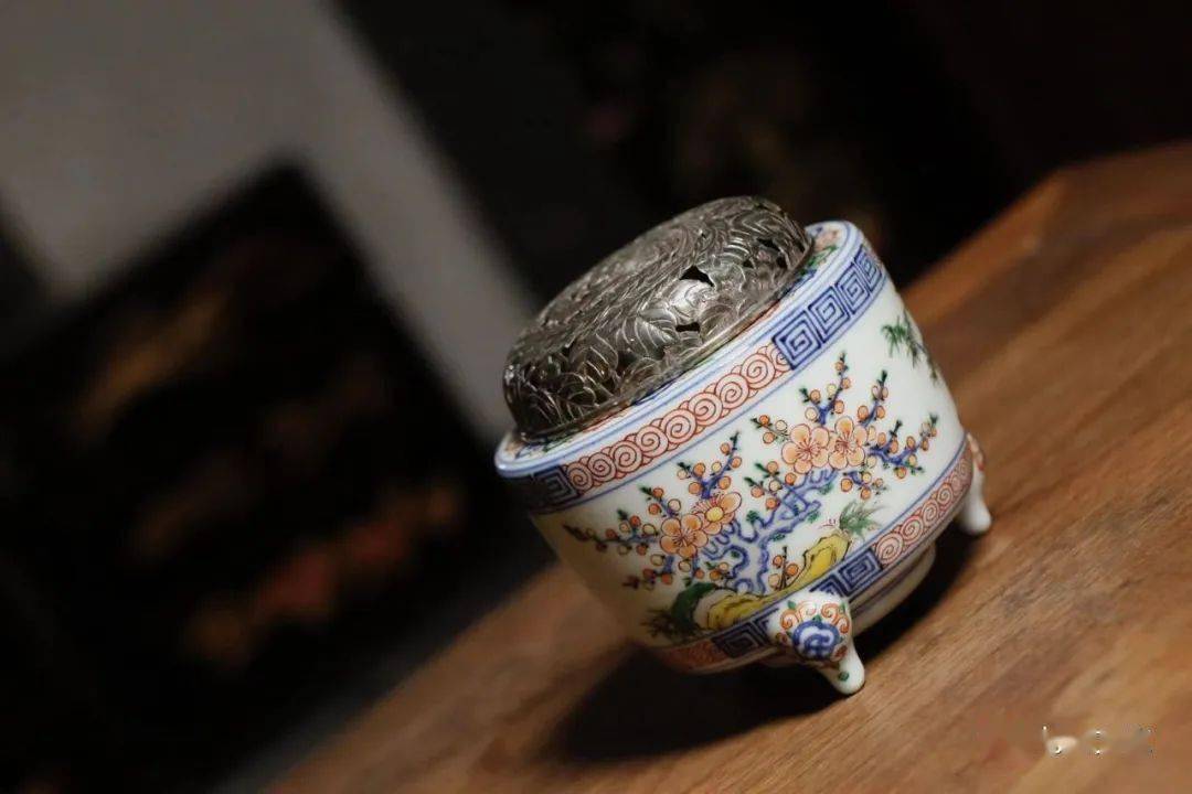 夢工房】初代 三浦 竹泉 製 白磁 雷紋 香炉 純銀 草花肉彫透