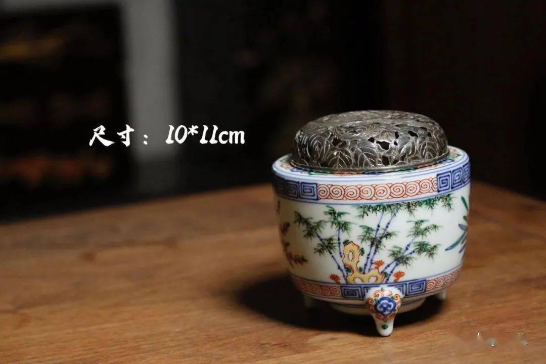 五代 三浦竹泉 白瓷金襴手 龍紋 輪花 香炉 共箱 公春在銘銀火屋添 約96ｇ 鉴赏｜五世三浦竹泉赤绘，岁寒三友题材香炉_搜狐网