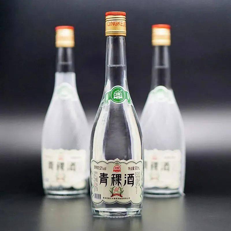 52度"伊力特"白酒是用天山雪水,伊犁河谷优质高粱,小麦,大米,玉米