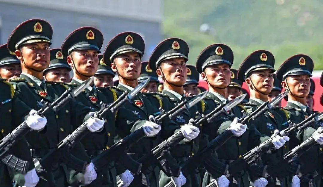 18岁怎么参军 81d84c9c732041c8a716c46ba6a16e4a.jpeg