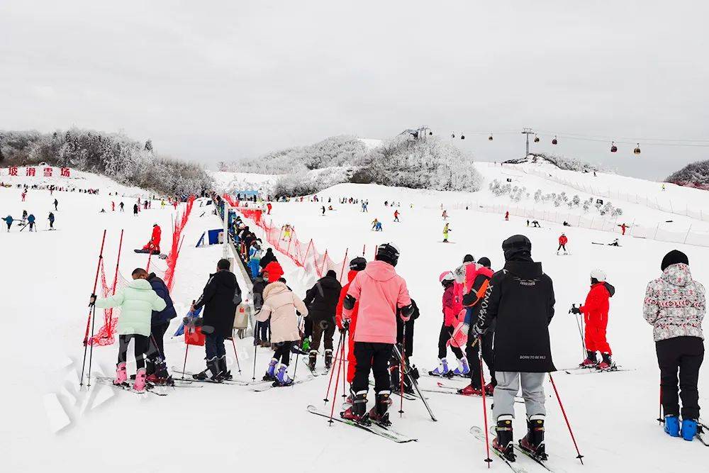 速度与激情 这个冬天,巴东绿葱坡滑雪场嗨翻了