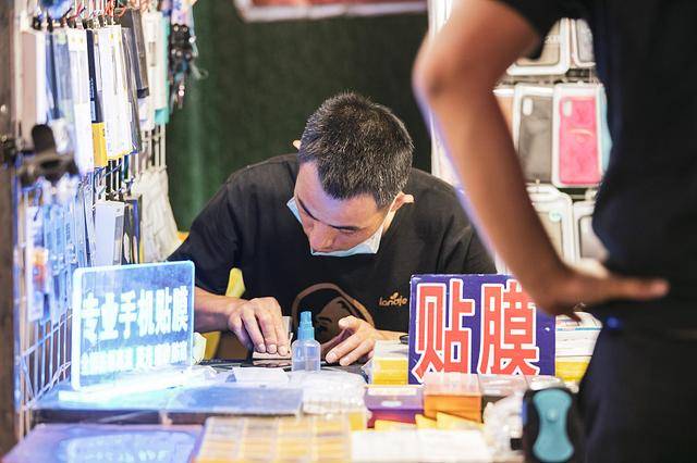 手机行业黑技术频发,为什么还需要穿套膜?