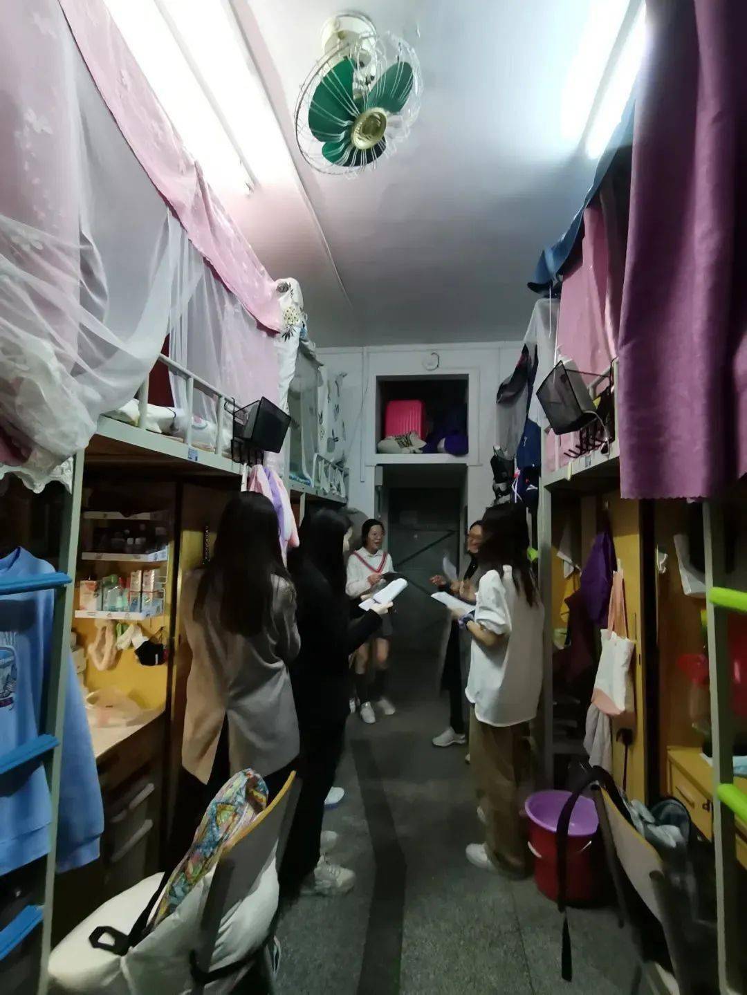 创建文明校园共建温馨宿舍