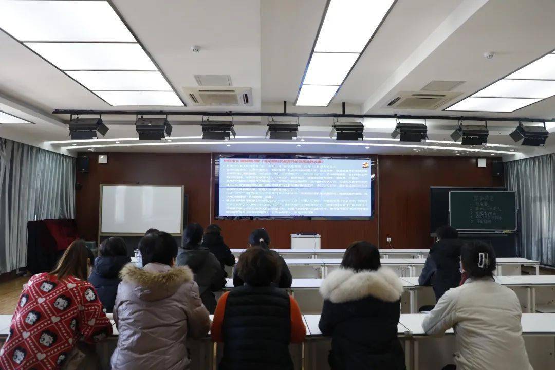 "学习十九大 展望十四五 主题党日做先锋_郑云宏