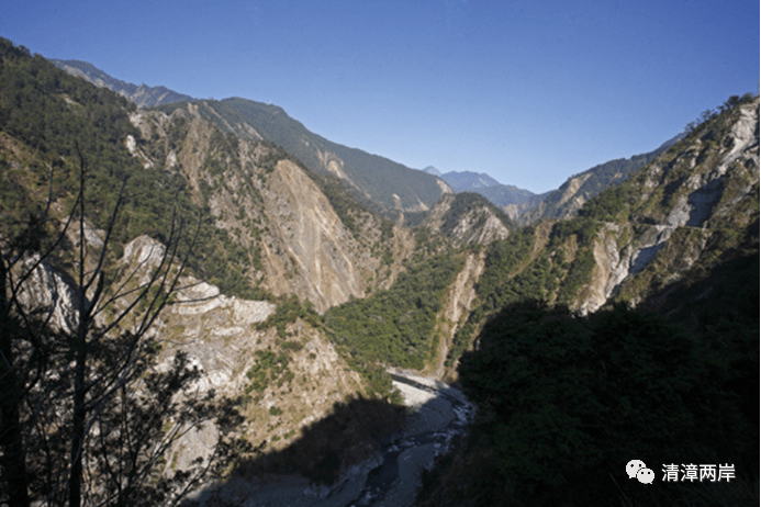 因上古仙人广成而得名,世称"两山夹一川,自古是宛(南阳)襄(襄阳)