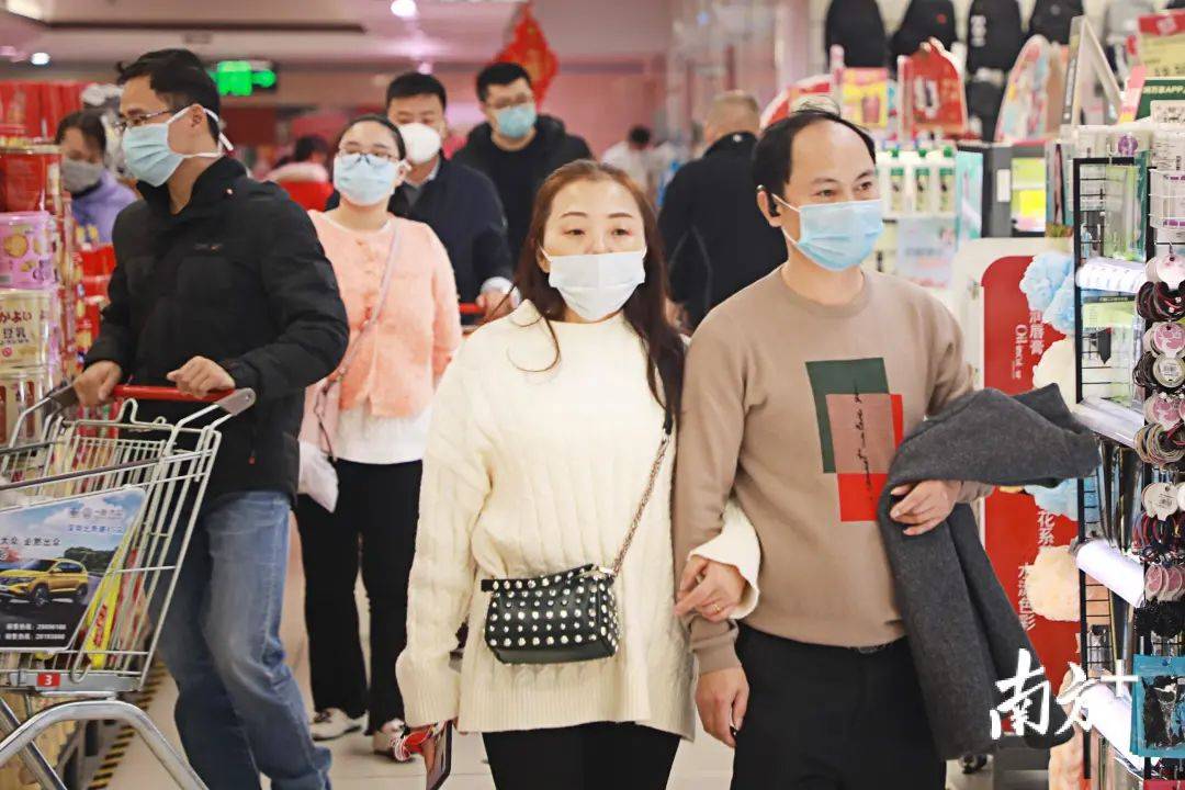 商务部:顾客不戴口罩可拒绝其进入商场,超市