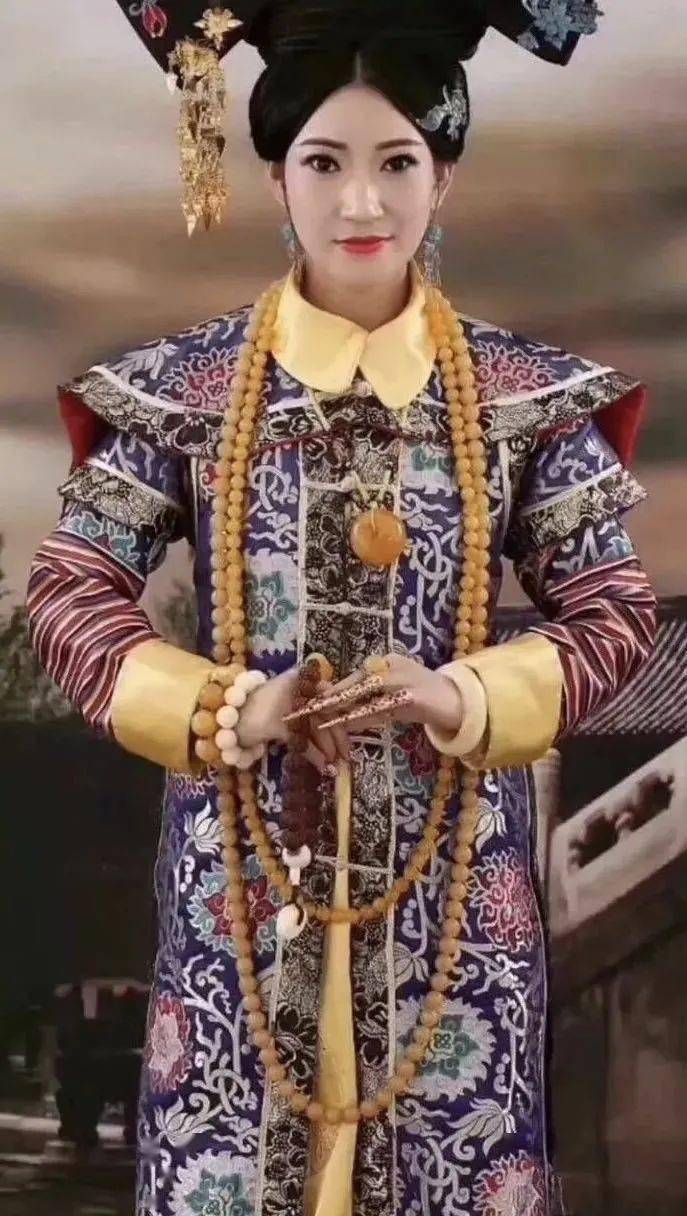 看看清朝官员佩戴的朝珠