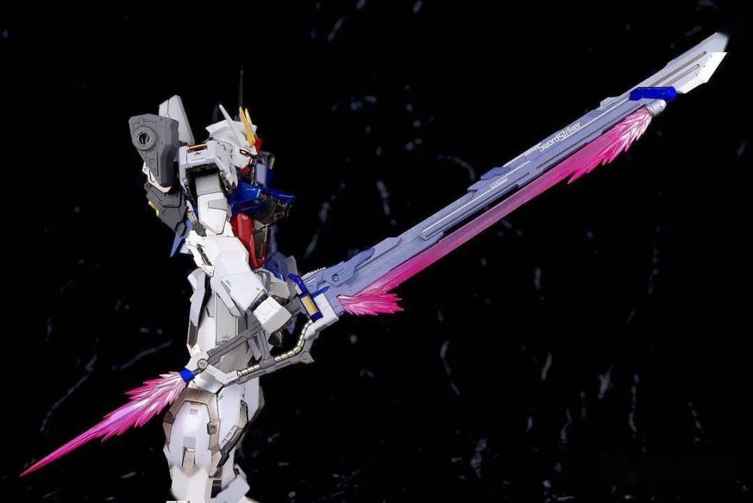 【资讯】万代:魂商店 metal build 剑装背包 装备效果官博实物图