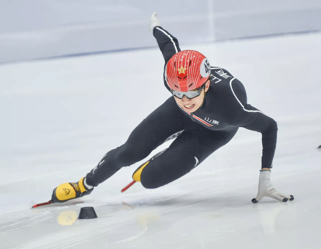 小将于松楠闪耀全国短道速滑冠军赛