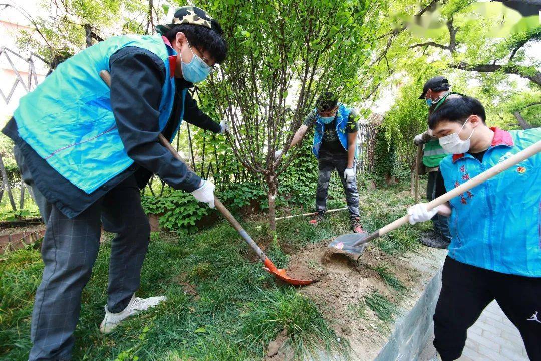 "1微克"环保志愿服务队队员参加环保志愿活动