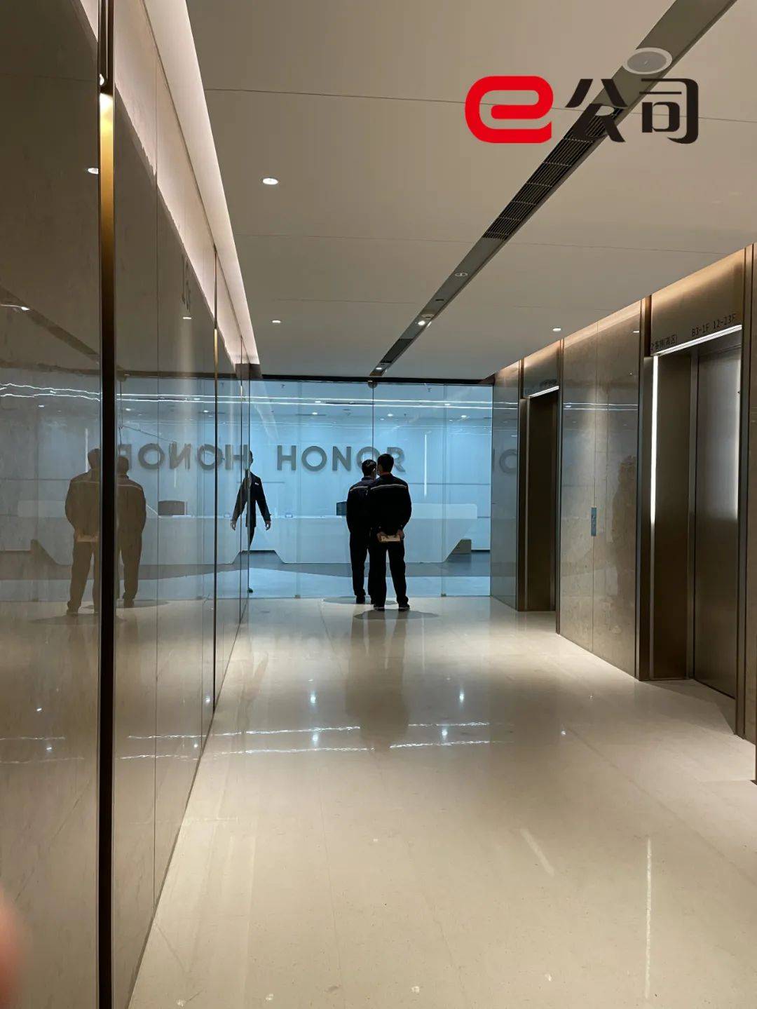 新机|【实探】新荣耀破茧重生，今天搬家！与高通复合，小米“瑟瑟发抖”！新机V40系列即将发布……