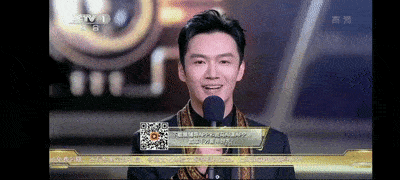 才华横溢的他让人过目难忘他沉稳娴熟的主持风格获得一片好评晚会现场