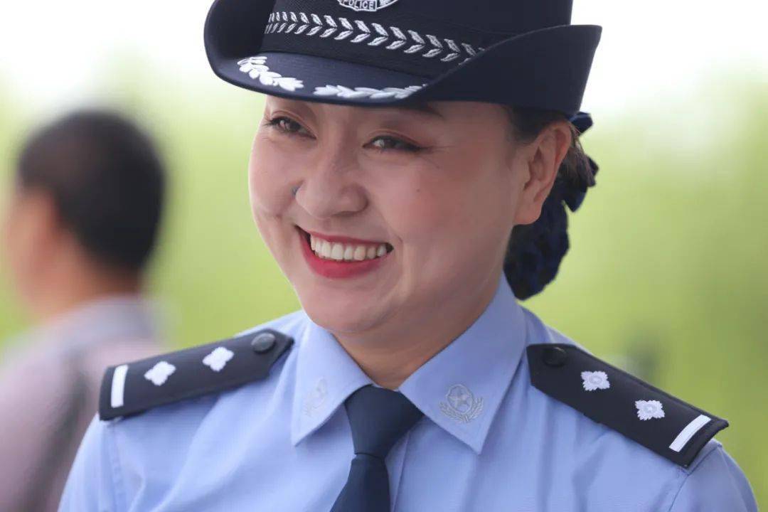 热点110张笑脸送给警察节最珍贵的礼物
