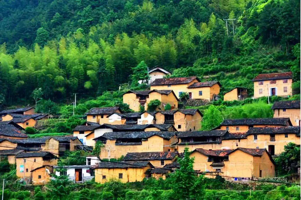 前往松阳三都【酉田村】(车程2小时) 拍摄松阳土墙古村落,后前往