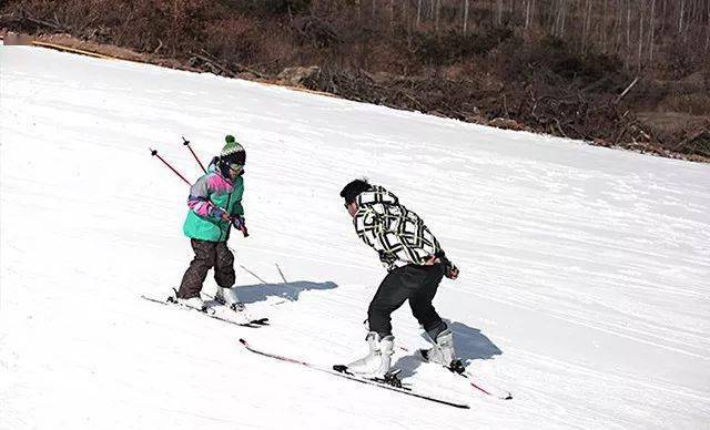 联系地址:威海市文登区宋村镇下徐村地中海滑雪场威海地中海滑雪度假